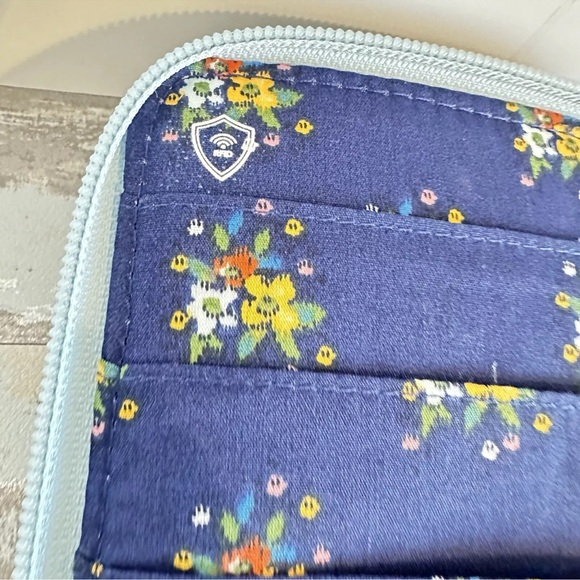 Vera Bradley RFID Deluxe Travel Wallet Sea Air Floral New with tags‎ Blue Floral - Picture 9 of 10